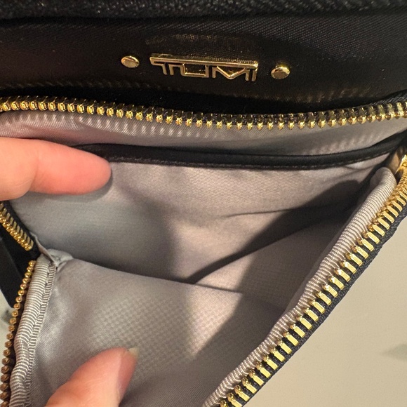 Nearly new Tumi crossbody bag - Picture 7 of 7